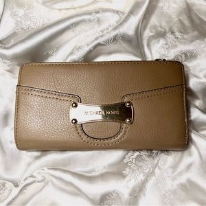 MICHAEL Michael Kors Ludlow Beige Wallet